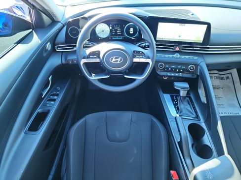 Used 2024 Hyundai Elantra SEL image 9