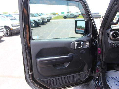 Used 2018 Jeep Wrangler Unlimited Sport S AWD/4WD image 21