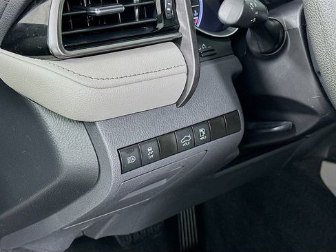 Used 2021 Toyota Camry LE image 10