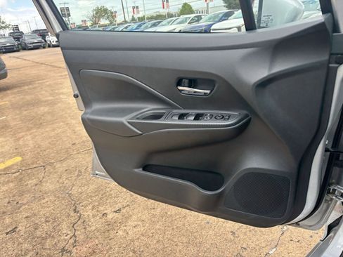 Used 2025 Nissan Versa SV FWD image 18