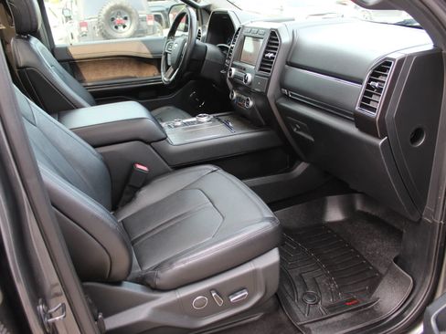 Used 2019 Ford Expedition Limited w/ Equipment Group 301A AWD/4WD image 30
