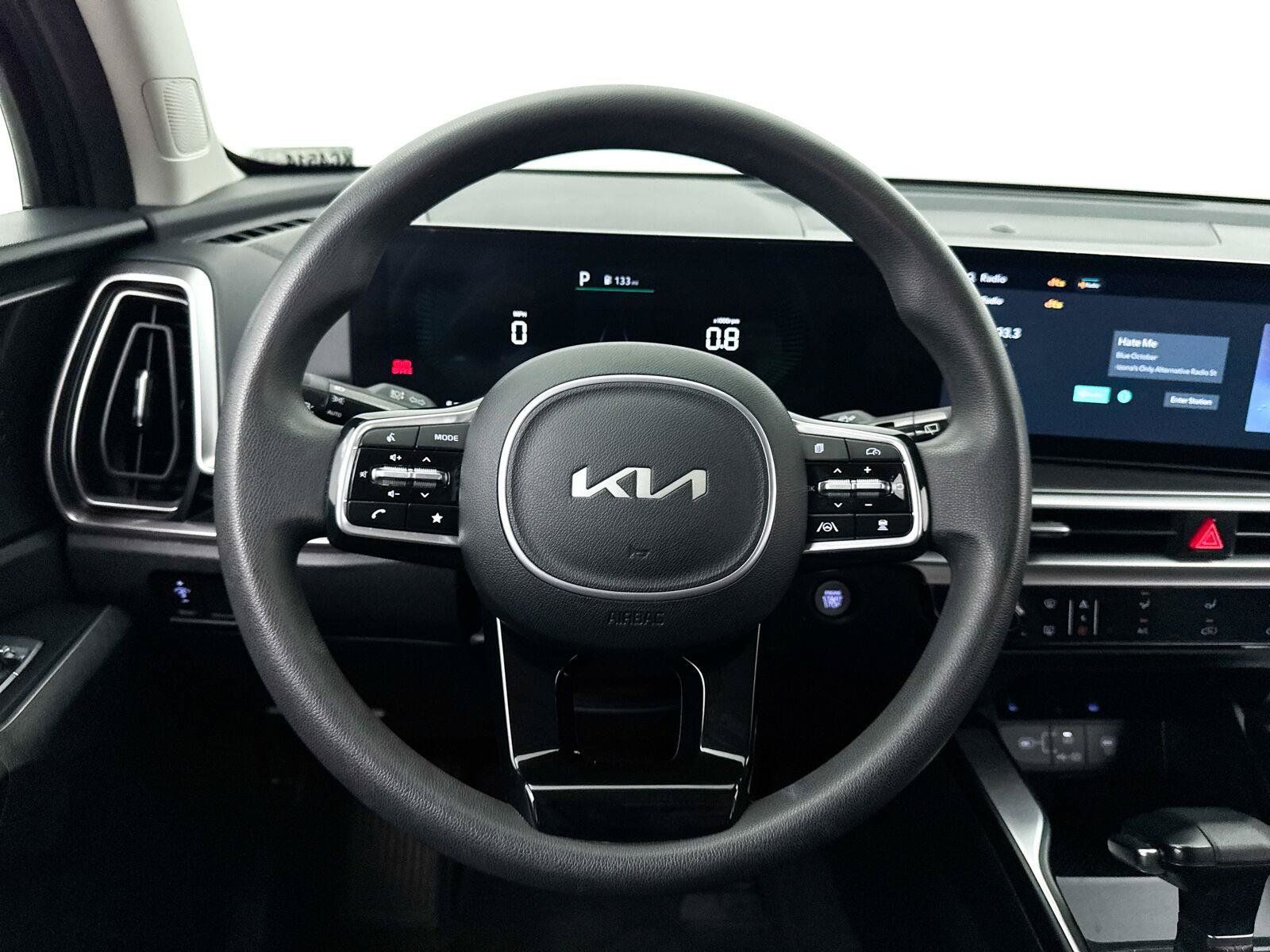 Used 2024 Kia Sorento LX FWD image 32