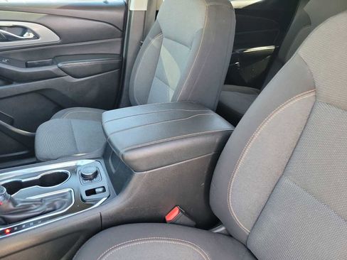 Used 2021 Chevrolet Traverse LT image 16