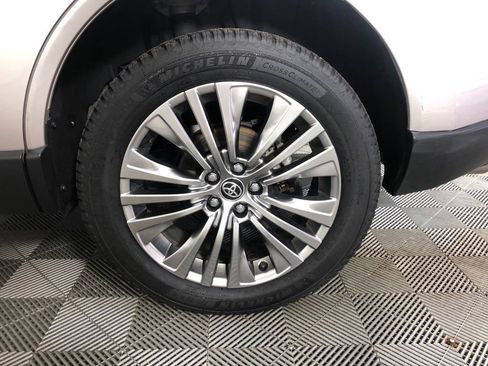 Used 2021 Toyota Venza XLE w/ Softex Package AWD/4WD image 20