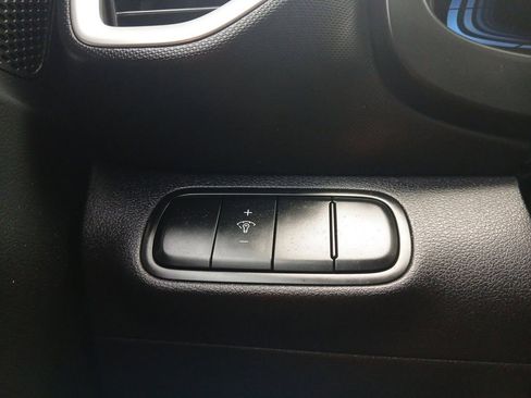 Used 2024 Hyundai Venue SEL FWD image 19