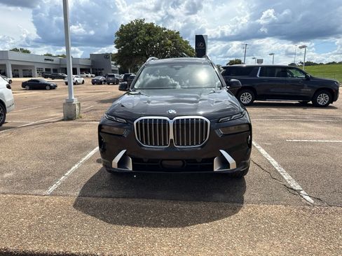 Certified 2024 BMW X7 xDrive40i w/ Executive Package AWD/4WD image 2