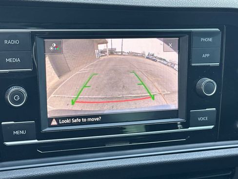 Used 2022 Volkswagen Jetta SE image 17