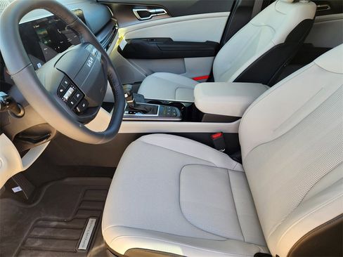 New 2026 Kia Sportage EX image 8
