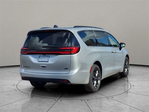 New 2026 Chrysler Pacifica Select w/ S Appearance Package image 12