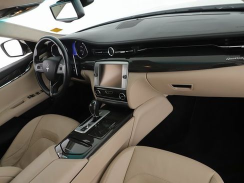 Used 2015 Maserati Quattroporte GTS image 32