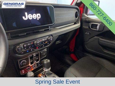 Used 2025 Jeep Wrangler Unlimited Rubicon 4xe w/ Convenience Group AWD/4WD image 15