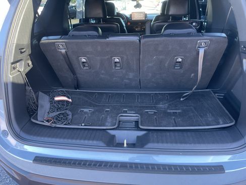 Used 2025 Honda Pilot TrailSport image 9