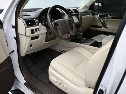 Used 2019 Lexus GX 460 Luxury AWD/4WD image 2
