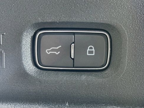 Used 2025 Ford Expedition Active AWD/4WD image 32