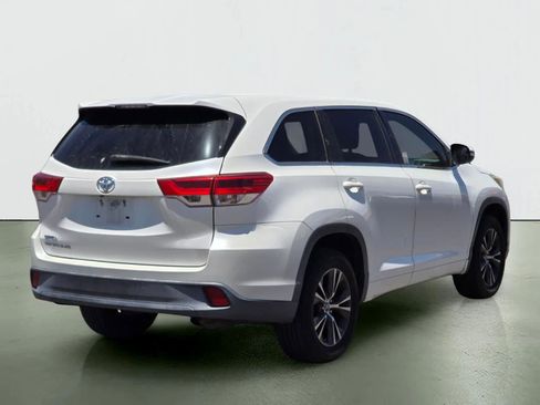 Used 2018 Toyota Highlander LE FWD image 6