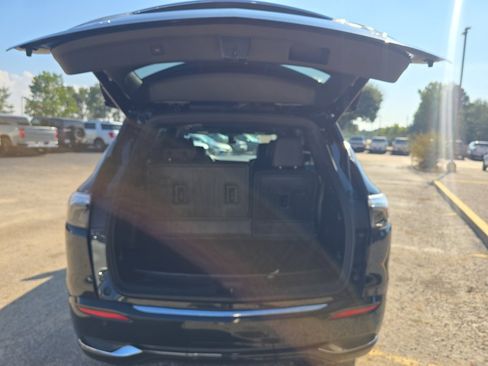 Used 2023 Buick Enclave Avenir w/ Avenir Technology Package image 19