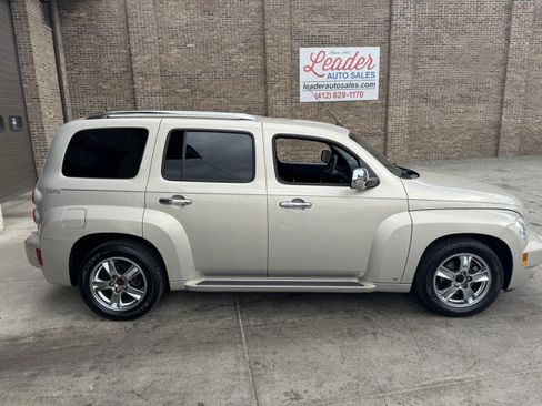 Used 2009 Chevrolet HHR LT image 2