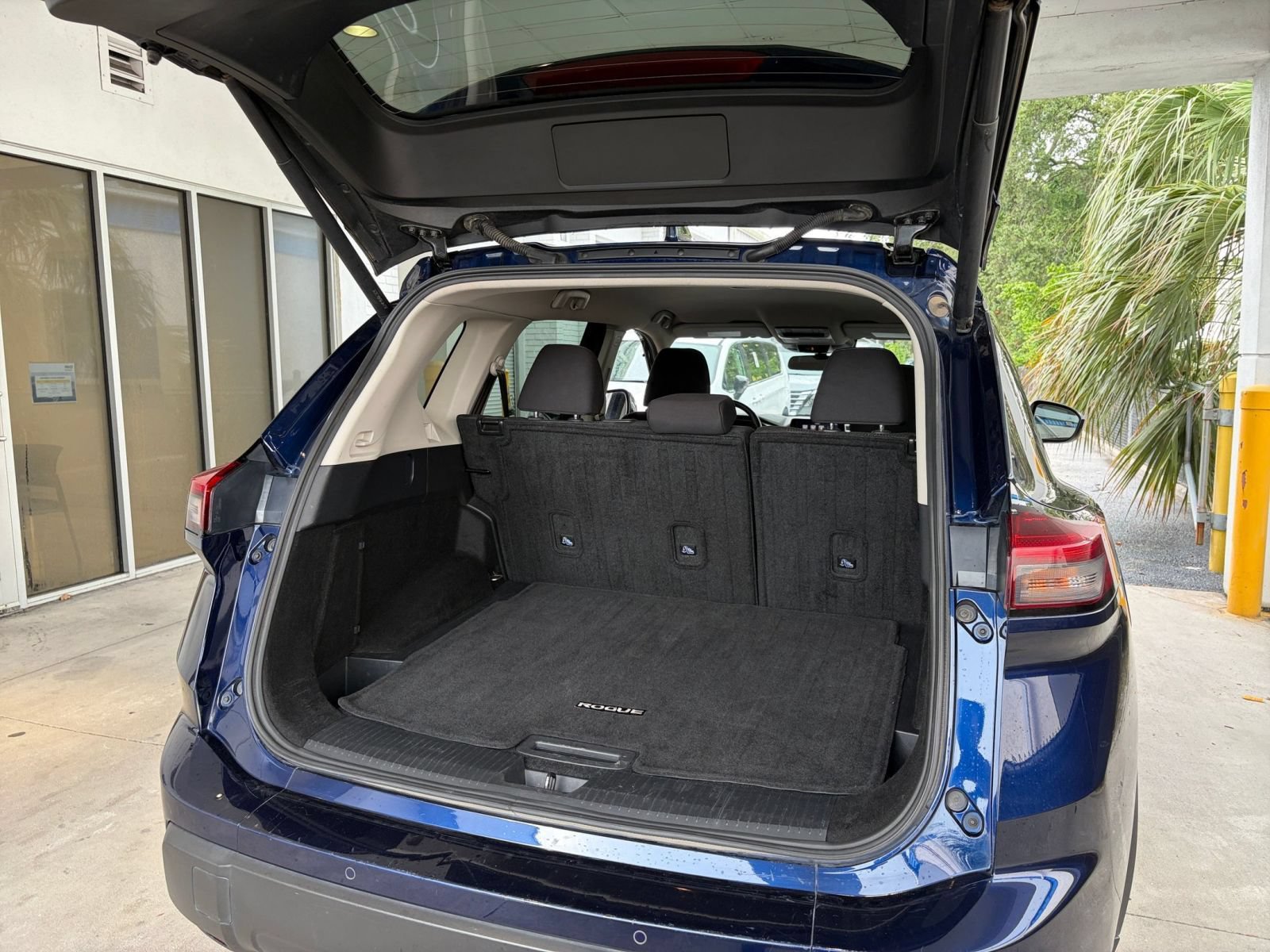 Used 2025 Nissan Rogue SV AWD/4WD image 31