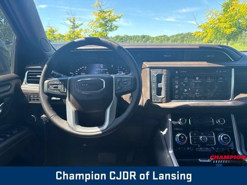 Used 2023 GMC Yukon Denali AWD/4WD image 2