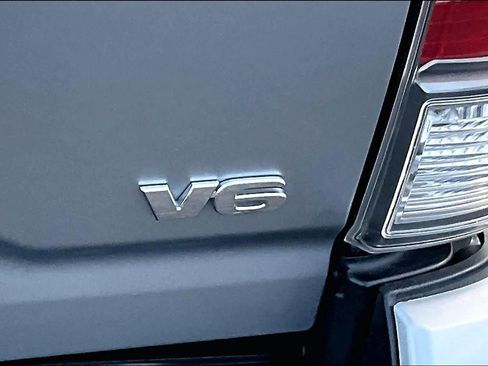 Used 2022 Toyota Tacoma TRD Off-Road w/ Technology Package image 7