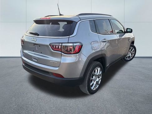 Used 2023 Jeep Compass Latitude AWD/4WD image 4