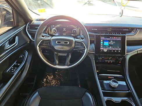 Used 2024 Jeep Grand Cherokee Altitude image 8