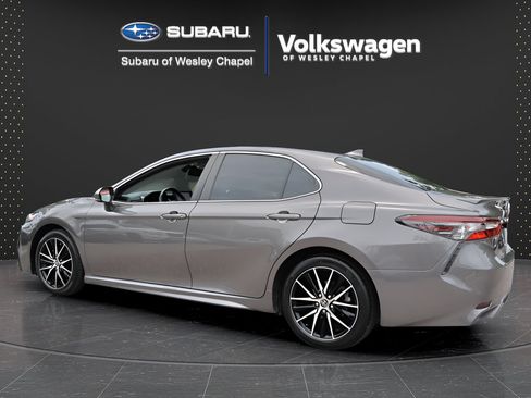 Used 2023 Toyota Camry SE w/ Cold Weather Package FWD image 5