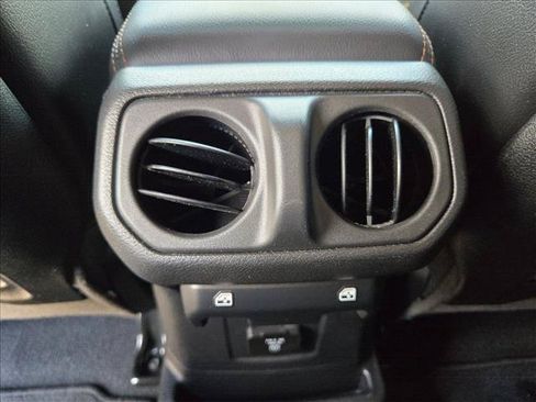 Used 2022 Jeep Wrangler Unlimited Rubicon AWD/4WD image 18
