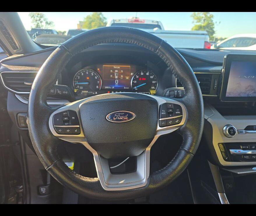 Used 2023 Ford Explorer XLT w/ Equipment Group 202A AWD/4WD image 3
