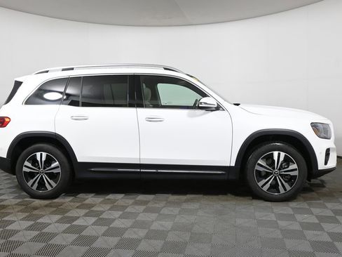 Used 2026 Mercedes-Benz GLB 250 4MATIC image 8