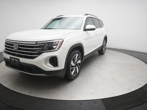 Used 2025 Volkswagen Atlas SE AWD/4WD image 12