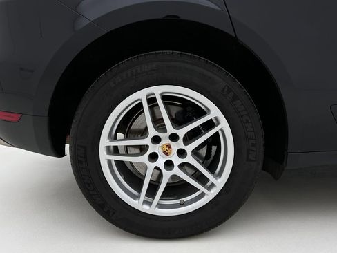 Used 2021 Porsche Macan image 28