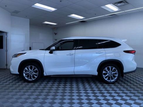 Certified 2021 Toyota Highlander Limited FWD image 11