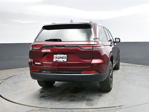 Used 2025 Jeep Grand Cherokee Altitude AWD/4WD image 9