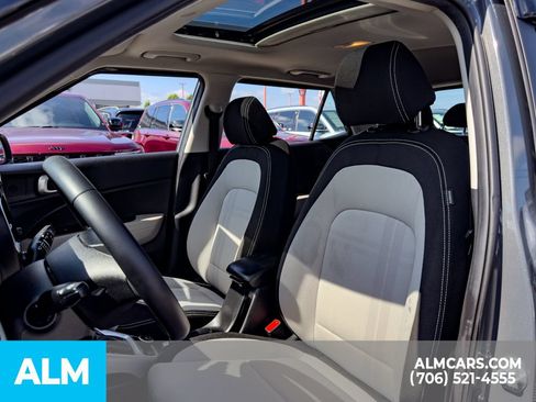 Certified 2024 Hyundai Venue SEL FWD image 10