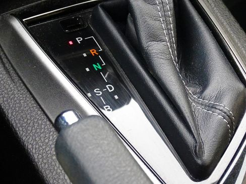 Used 2014 Toyota Corolla LE FWD image 34