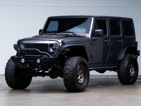 Used 2018 Jeep Wrangler Unlimited Sport w/ Connectivity Group AWD/4WD image 3