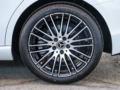 Used 2023 Mercedes-Benz C 300 Sedan image 8