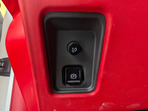 Used 2024 Chevrolet Corvette Stingray Premium Cpe w/ Battery Protection Package RWD image 32