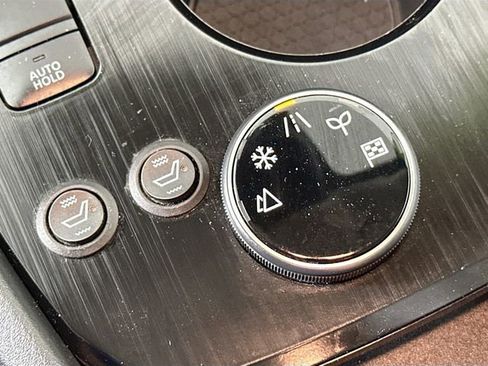 Used 2023 Nissan Rogue SV image 17