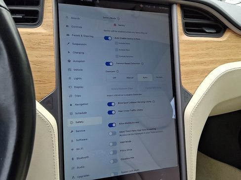 Used 2018 Tesla Model S 100D AWD/4WD image 25