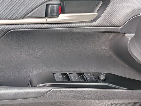 Used 2025 Toyota Camry SE image 13