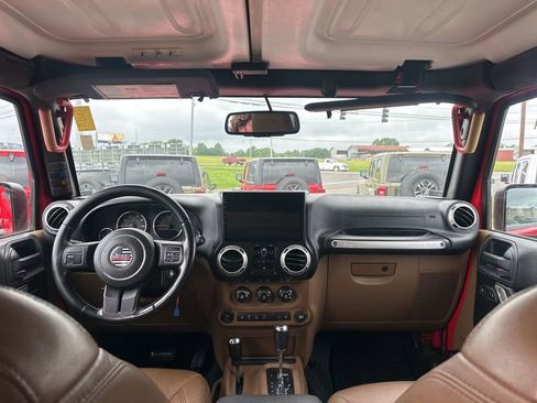 Used 2015 Jeep Wrangler Unlimited Sahara AWD/4WD image 21
