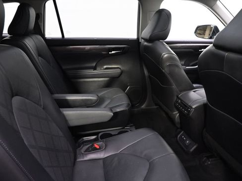 Used 2021 Toyota Highlander Platinum AWD/4WD image 18