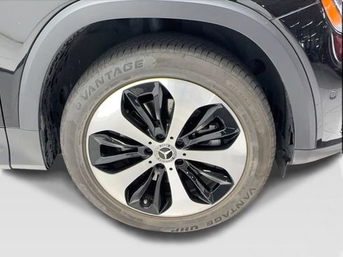 Used 2025 Mercedes-Benz GLB 250 4MATIC image 13