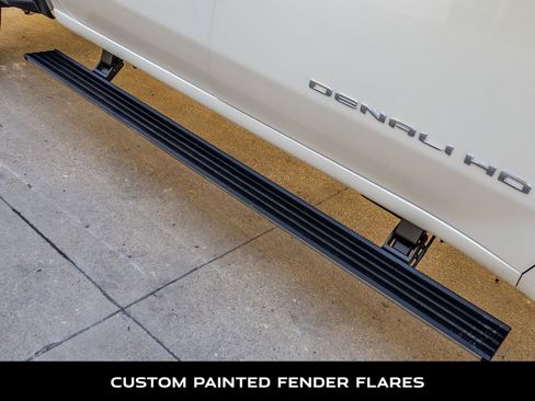 Used 2025 GMC Sierra 2500 Denali Ultimate image 12