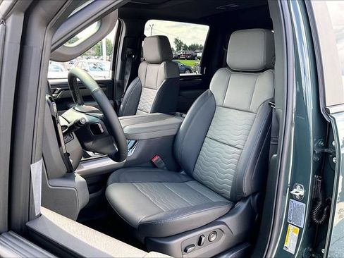 New 2026 Chevrolet Silverado 2500 ZR2 w/ LPO, Dark Essentials Package AWD/4WD image 10