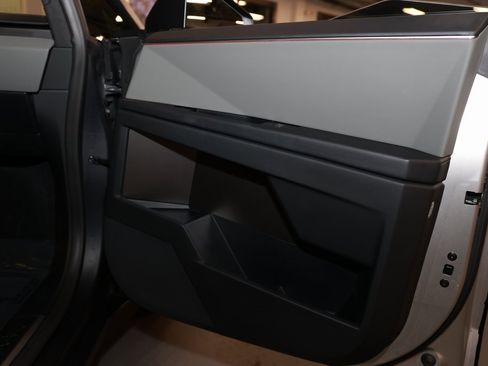 Used 2024 Tesla Cybertruck AWD Crew Cab image 20