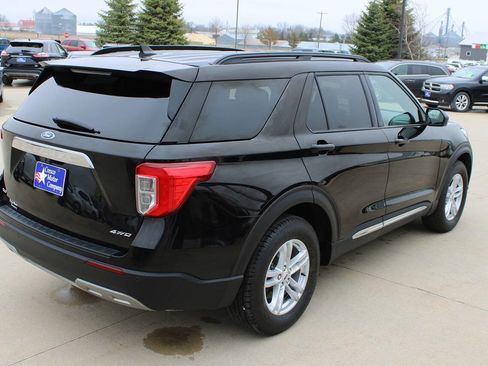 Used 2023 Ford Explorer XLT image 5
