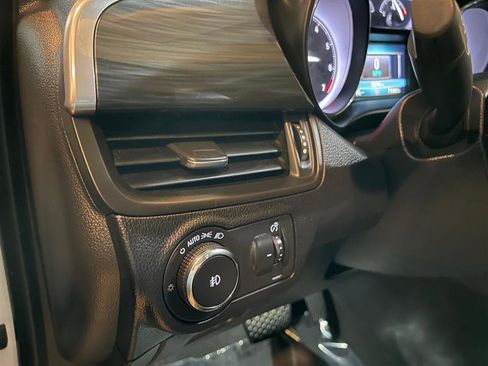 Used 2019 Buick Envision Essence image 21